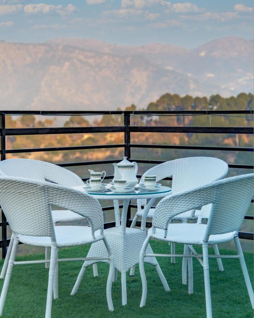 Himalyan Basera I Pvt Balcony I Serviced Apt I By Exotic Stays Kasauli Zewnętrze zdjęcie